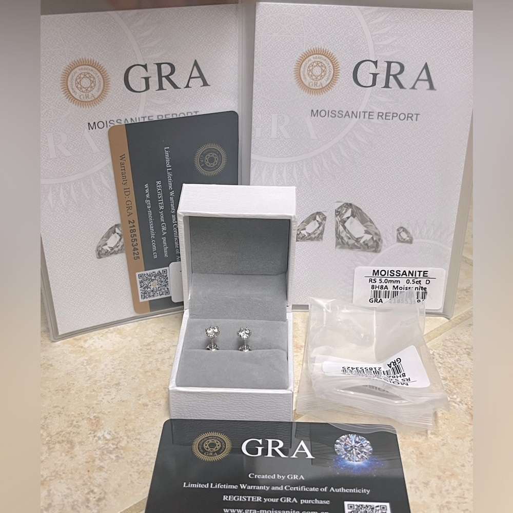 Low start ✨NWT Sterling Silver Moissanite Earrings